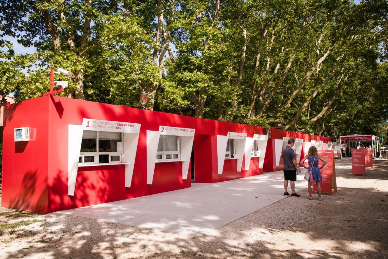 Biennale Bianco & Rosso Apartamento